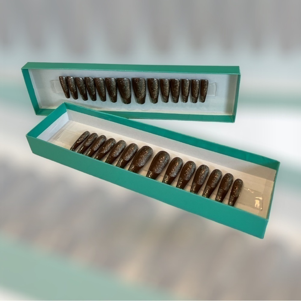 Press On reusable nails with application kit A4